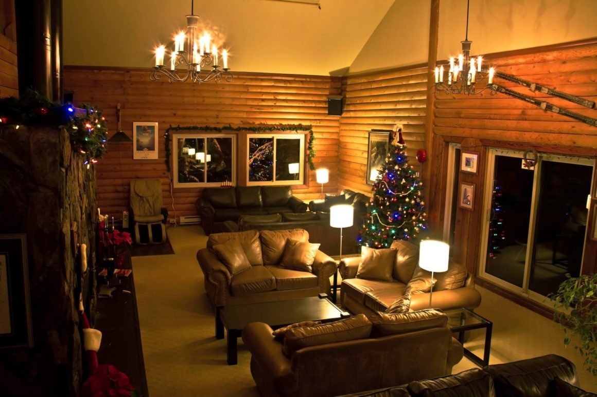Fireside Lodge Whistler hostel lounge