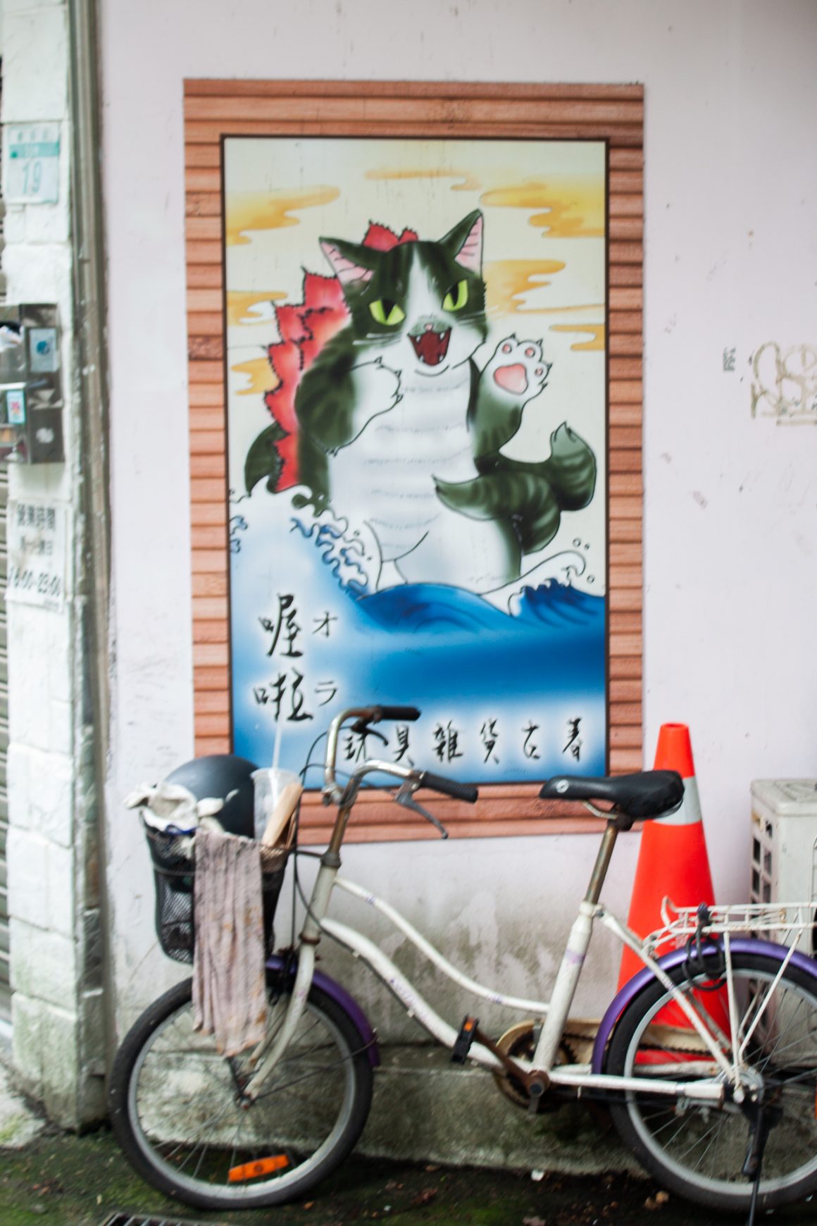 Funny cat art and bike in Taipei, Taiwan
